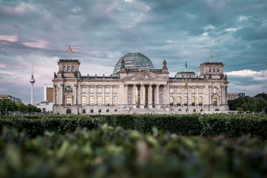 S českým průvodcem v Berlíně: poznejte německou metropoli s Davidem Klausem Hledáte českého průvodce v Berlíně? Poznejte Braniborskou bránu, Reichstag a Berlínskou zeď. Soukromé prohlídky v češtině s Davidem Klausem.